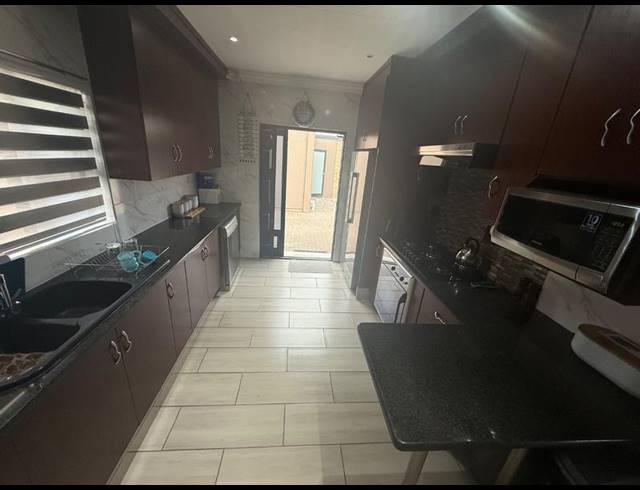 3 BEDROOM HOUSE FOR SALE IN VANDERBIJLPARK SW 1